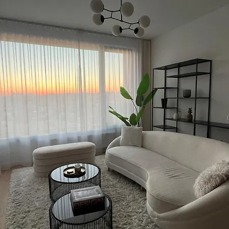 Ah Sky Park 3d - 20th Floor Sunset Views - Parking * ブラチスラヴァ