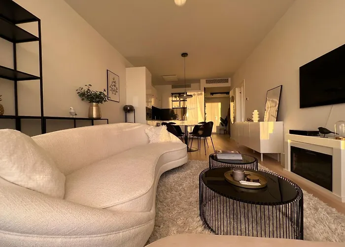 Ah Sky Park 3d - 20th Floor Sunset Views - Parking شقة براتسيلافا