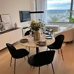 아파트 Ah Sky Park 3d - 20th Floor Sunset Views - Parking 브라티슬라바